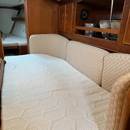 Fully Equipped Sailing Boat & Exploring Zodiac * Ньон